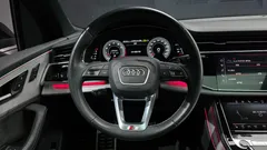 2022 Audi Q7 55 TFSI Quattro Premium, чёрный — фото 17