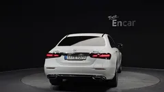 2022 Mercedes-Benz E-Class E300e 4MATIC Exclusive — фото 4