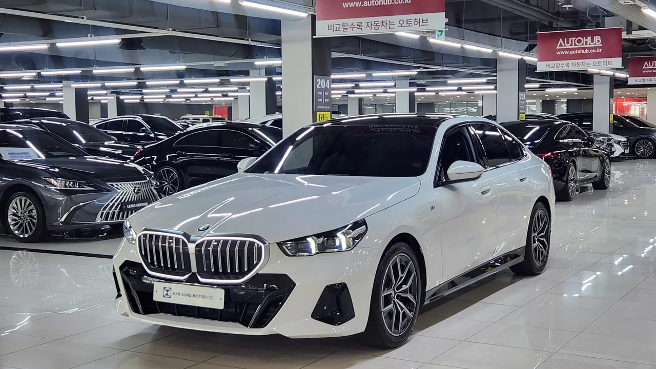 2024 BMW 5-Series 520i M Sport
