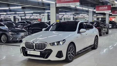 2024 BMW 5-Series 520i M Sport