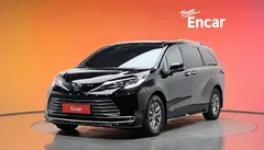 2021 Toyota Sienna 2.5 Hybrid AWD, чёрный — фото 1