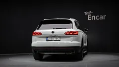 2023 Volkswagen Touareg 3.0 TDI Premium, белый — фото 4