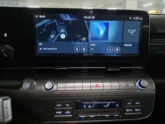 2023 Hyundai Kona Modern, серо-серебристый — фото 7