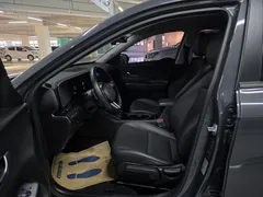 2023 Hyundai Kona Modern, серо-серебристый — фото 10
