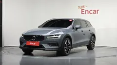 2022 Volvo V60 B5 Pro AWD, серый — фото 1