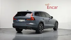 2022 Volvo V60 B5 Pro AWD, серый — фото 2