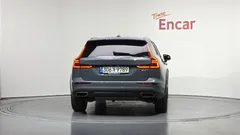 2022 Volvo V60 B5 Pro AWD, серый — фото 4