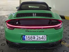 2022 Porsche 911 Carrera 4 GTS Cabriolet, зелёный — фото 5