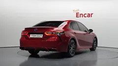 2022 Toyota Camry 2.5 XSE Hybrid, красный — фото 2