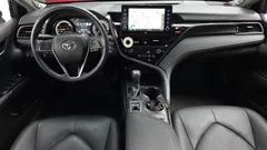 2022 Toyota Camry 2.5 XSE Hybrid, красный — фото 7