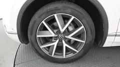 2023 Volkswagen Touareg 3.0 TDI Prestige, белый — фото 5