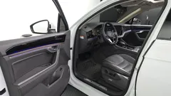 2023 Volkswagen Touareg 3.0 TDI Prestige, белый — фото 10