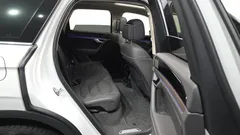 2023 Volkswagen Touareg 3.0 TDI Prestige, белый — фото 12