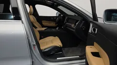 2022 Volvo XC60 B5 Inscription — фото 11