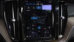 2022 Volvo XC60 B5 Inscription — фото 17