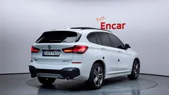 2021 BMW X1 xDrive 20i M Sport, белый — фото 2