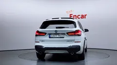 2021 BMW X1 xDrive 20i M Sport, белый — фото 4