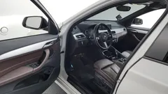 2021 BMW X1 xDrive 20i M Sport, белый — фото 10