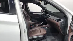 2021 BMW X1 xDrive 20i M Sport, белый — фото 15