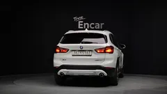 2022 BMW X1 xDrive 20i xLine — фото 4