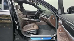 2021 BMW 7-Series 740i M Sport, чёрный — фото 11