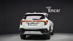 2023 Kia Seltos Gasoline 1.6 Turbo 2WD, белый — фото 4