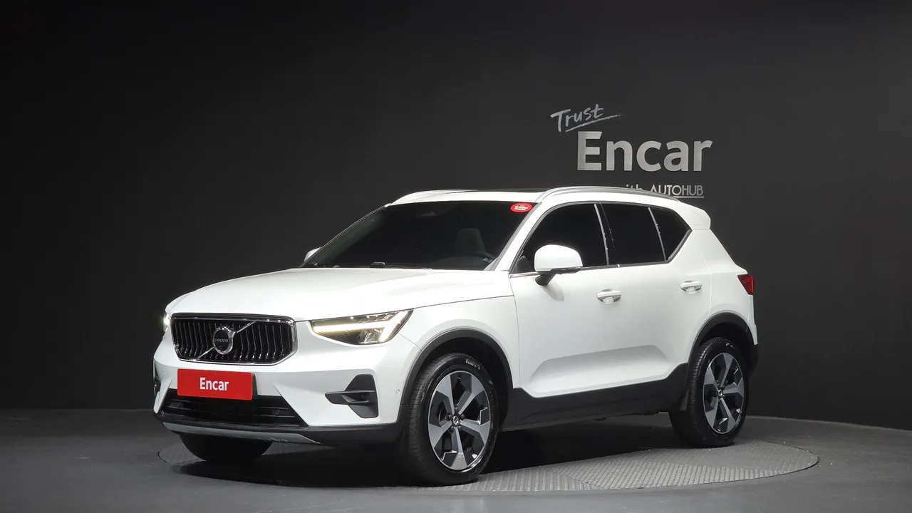 2023 Volvo XC40 B4 Ultimate Bright