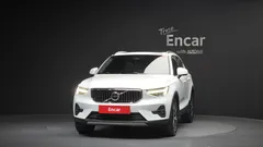 2023 Volvo XC40 B4 Ultimate Bright — фото 3