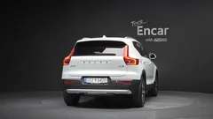 2023 Volvo XC40 B4 Ultimate Bright — фото 4