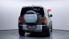 2023 Land Rover Defender 110 D250 SE — фото 4