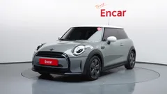 2022 Mini Cooper Classic, серо-серебристый — фото 1