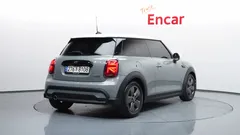 2022 Mini Cooper Classic, серо-серебристый — фото 2