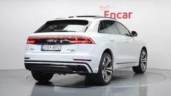 2023 Audi Q8 55 TFSI Quattro Premium, белый — фото 2