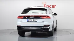 2023 Audi Q8 55 TFSI Quattro Premium, белый — фото 4