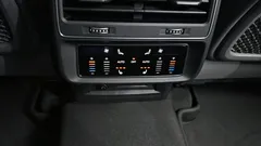 2023 Audi Q8 55 TFSI Quattro Premium, белый — фото 17