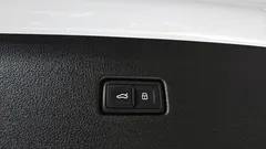 2023 Audi Q8 55 TFSI Quattro Premium, белый — фото 18