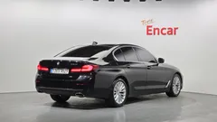 2022 BMW 5-Series 520i Luxury — фото 2