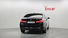 2022 BMW 5-Series 520i Luxury — фото 4