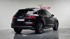 2021 Audi Q5 45 TFSI Quattro Premium, чёрный — фото 2