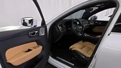2022 Volvo XC60 B5 Inscription, белый — фото 10