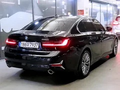 2022 BMW 3-Series 320i Luxury — фото 4