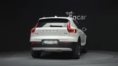 2022 Volvo XC40 B4 Inscription — фото 4
