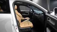 2022 Volvo XC40 B4 Inscription — фото 10