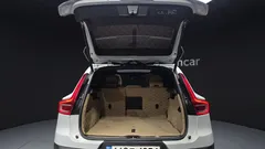 2022 Volvo XC40 B4 Inscription — фото 19