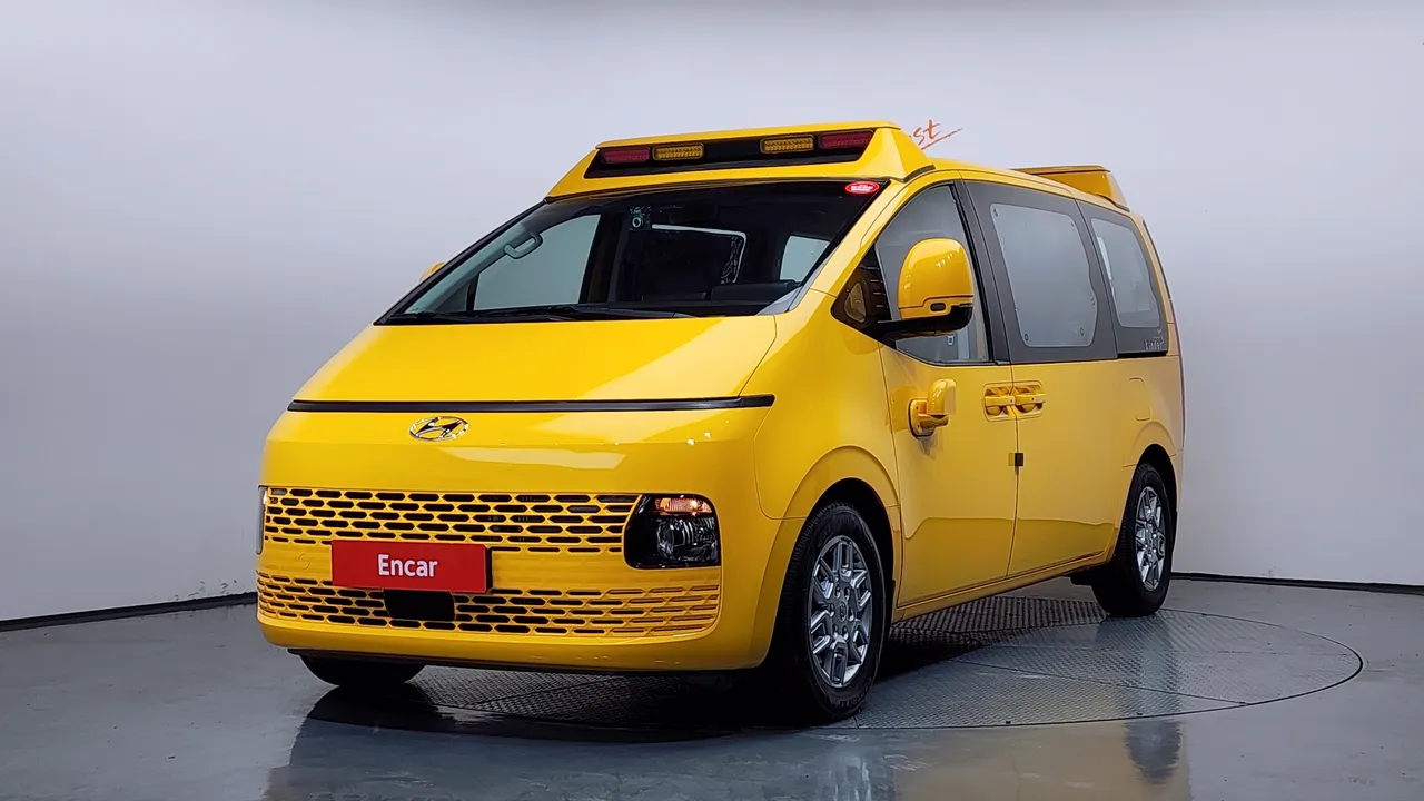 2022 Hyundai Staria 4WD Kinder Safety Car