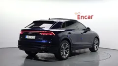 2022 Audi Q8 55 TFSI Quattro Premium — фото 2