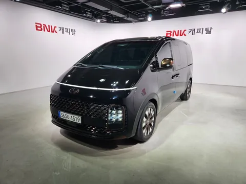 2023 Hyundai Staria Lounge 9-Seater
