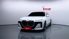 2023 BMW 7-Series 750e xDrive M Sport, белый — фото 3
