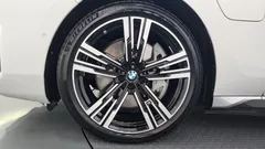 2023 BMW 7-Series 750e xDrive M Sport, белый — фото 5