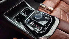 2023 BMW 7-Series 750e xDrive M Sport, белый — фото 9